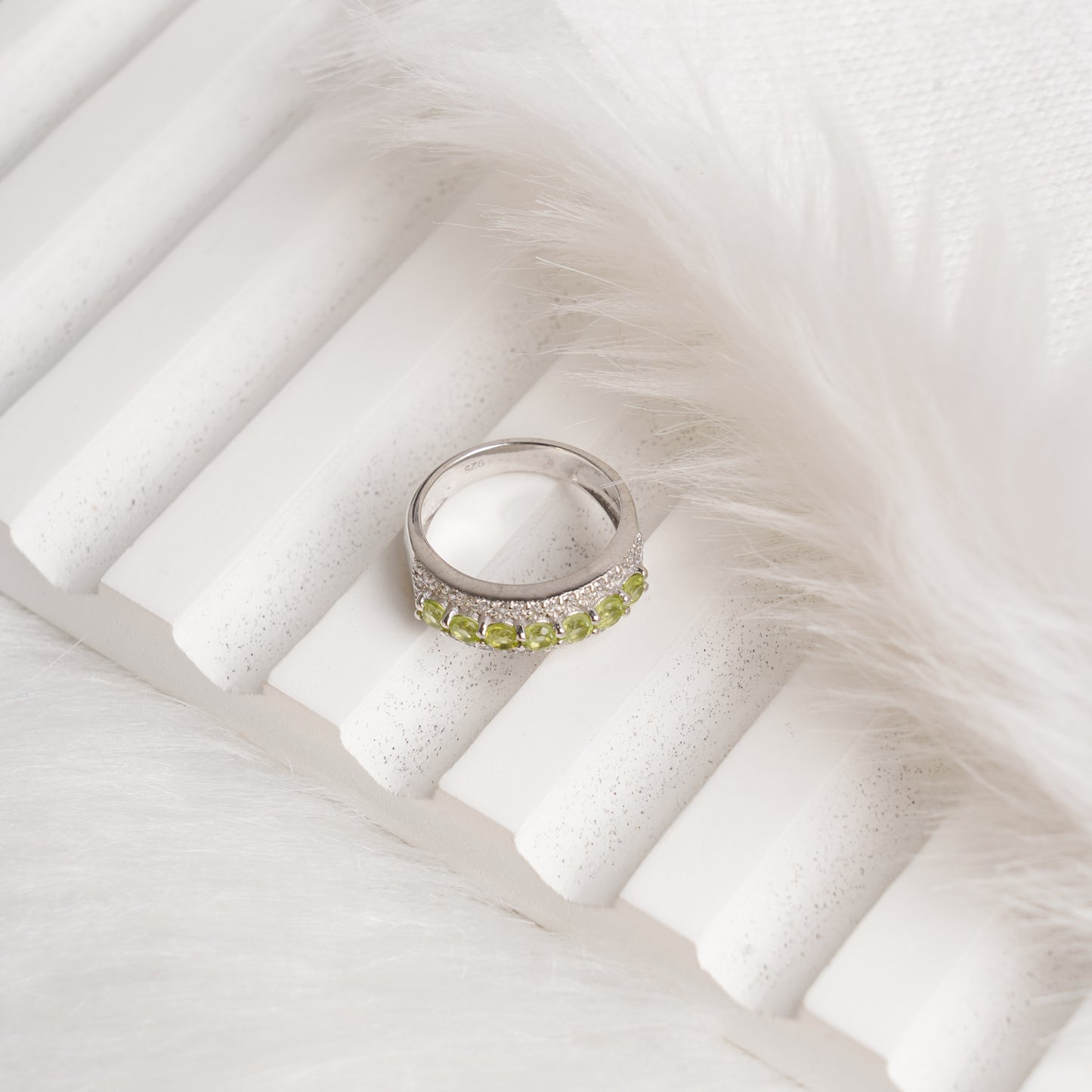 Classic peridot band ring