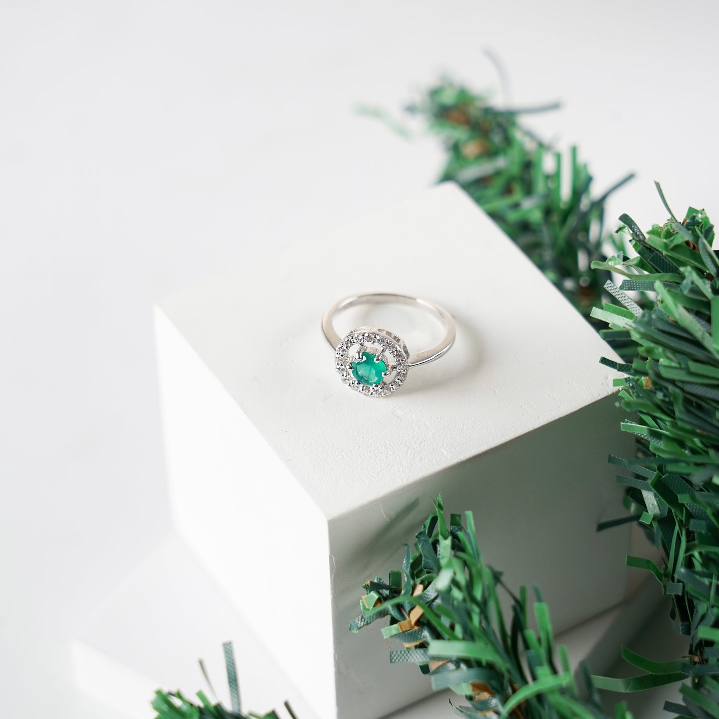 Eternal Round Halo Green Onyx Ring