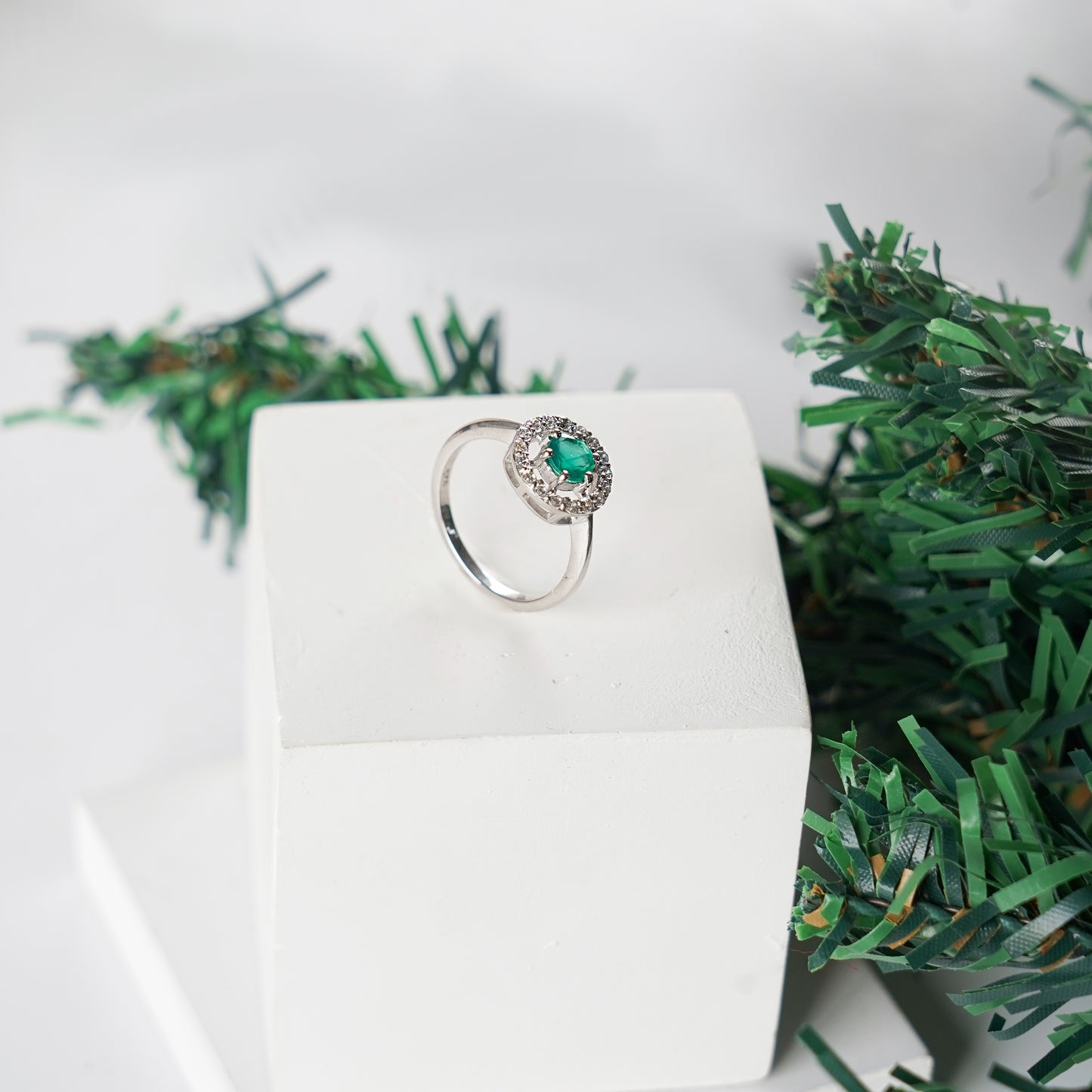 Eternal Round Halo Green Onyx Ring