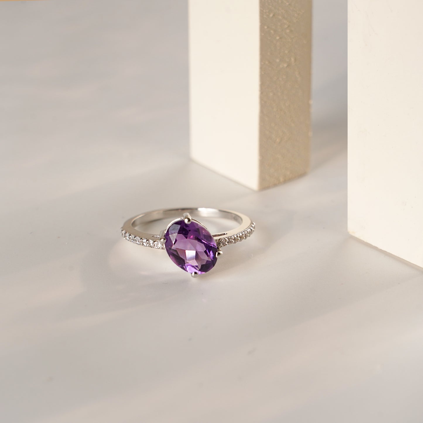 Oval mist natural amethyst ring