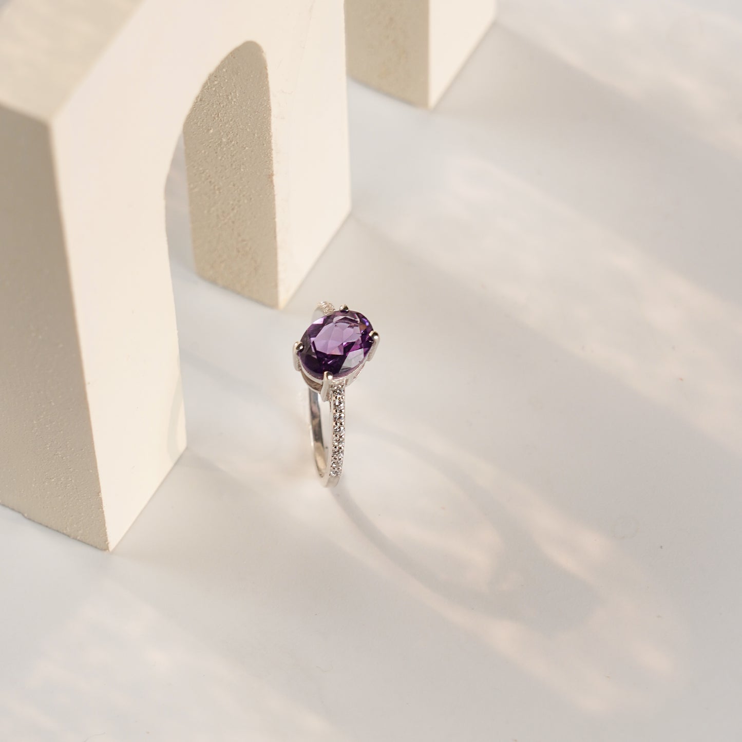 Oval mist natural amethyst ring