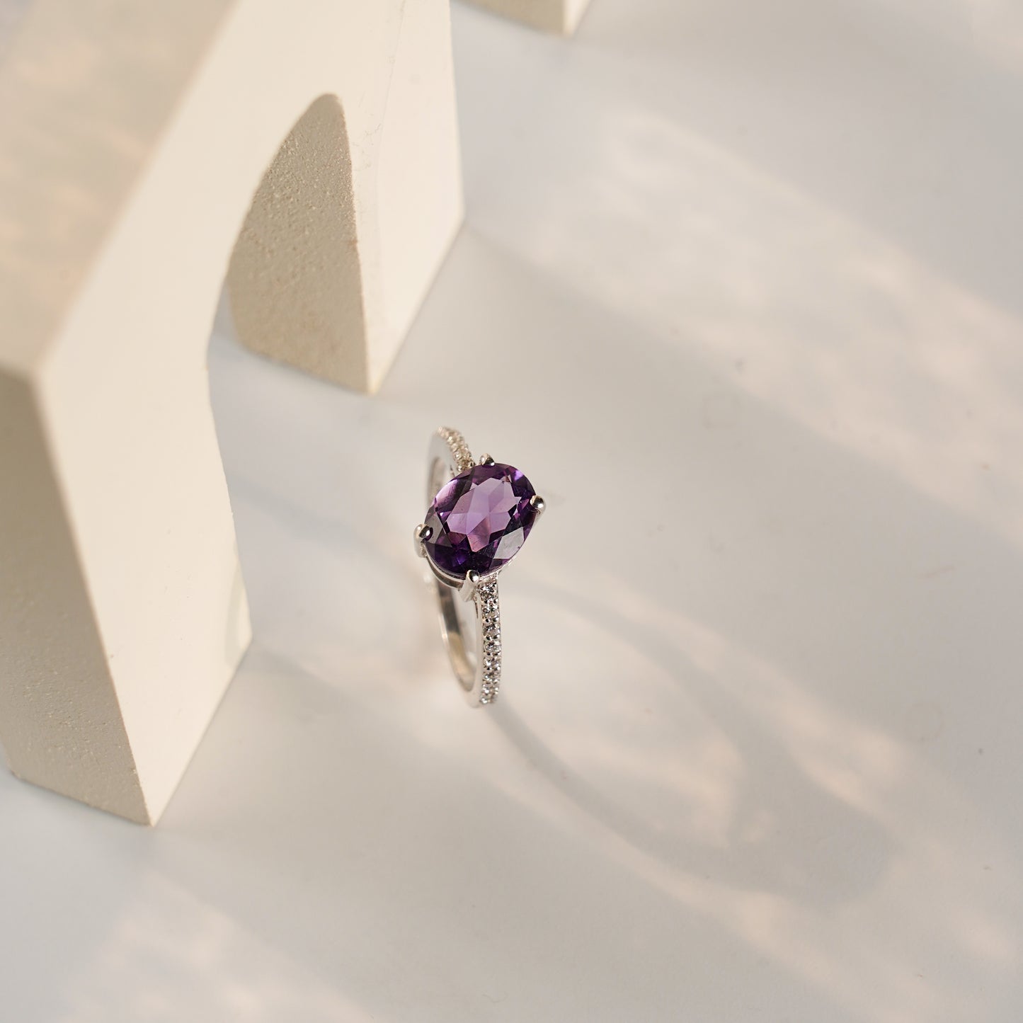 Oval mist natural amethyst ring