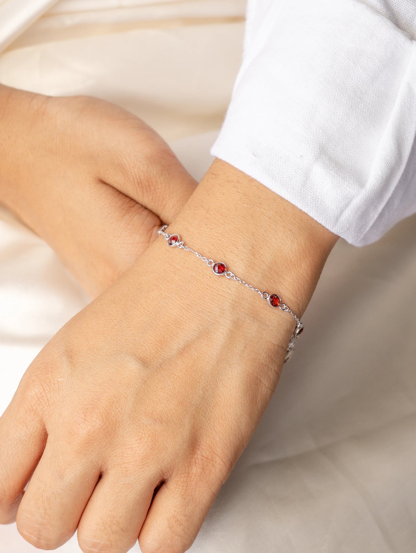 Tiny Symphony - Garnet- Bracelet