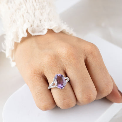 V embrace Amethyst Ring