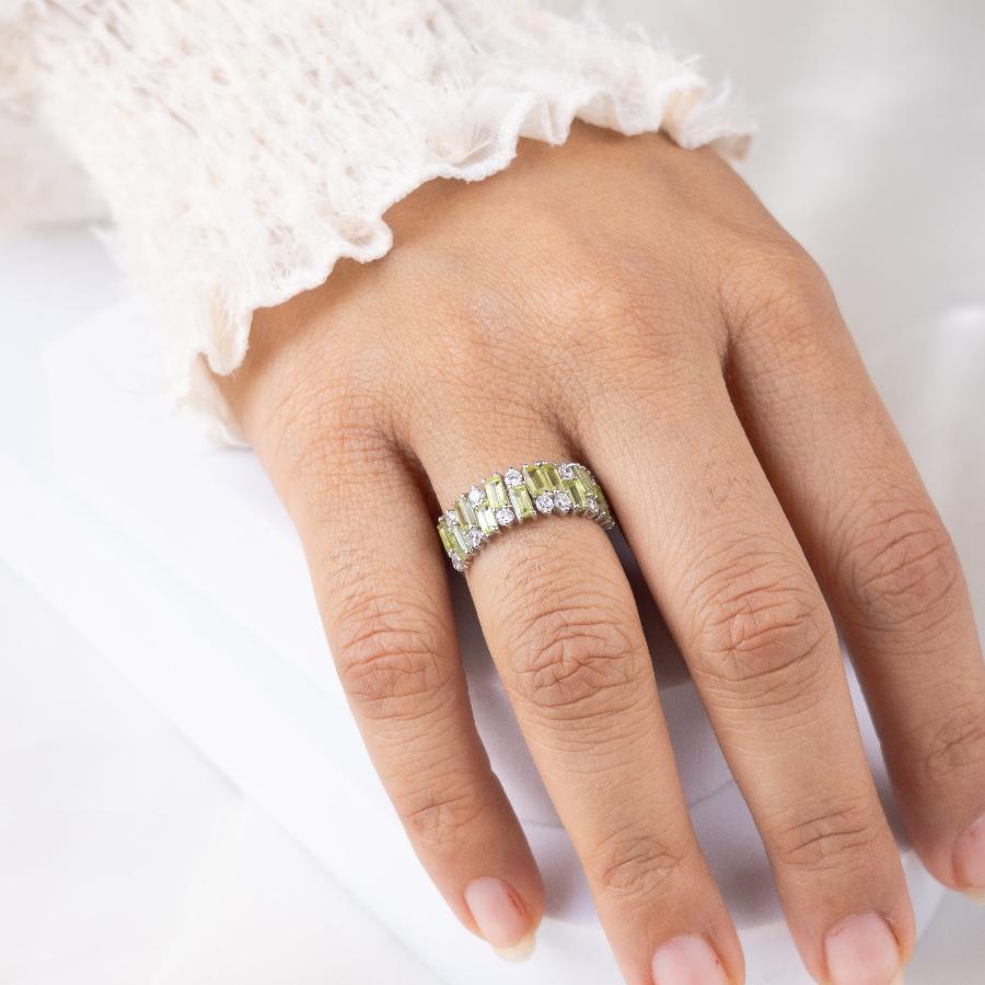 Gem Grid Peridot Ring Band