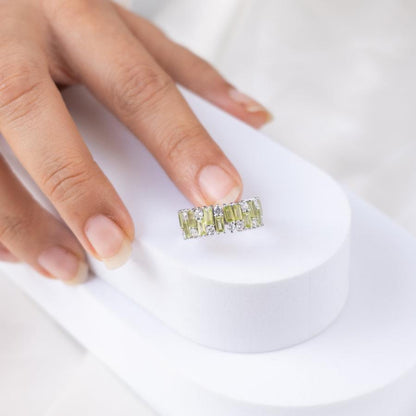 Gem Grid Peridot Ring Band