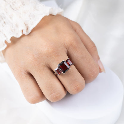 Bagtrio Baguette Garnet ring