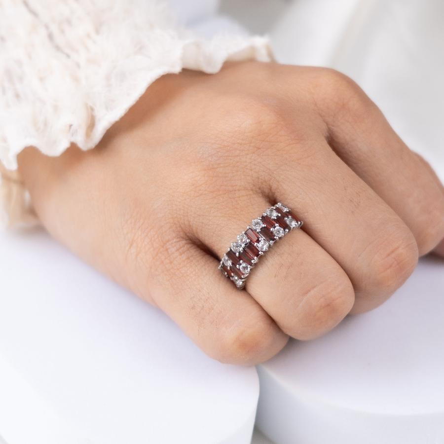 Gem Grid Garnet Band Ring