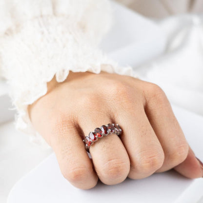 Graceful Curve Garnet Ring